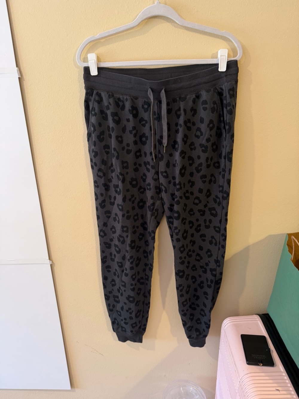 Old Navy Black & Dark Gray Leopard-Print Jogger Sweatpants